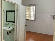 BÁN NHÀ CẤP 4 LỘ XE ÔTÔ  vị trí : PHƯỜNG 4 tp VĨNH LONG