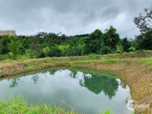 diiện tích 1ha, gồm 2 sổ,  50m mặt đường đang trải nhựa. - Đất giáp suối, có ao