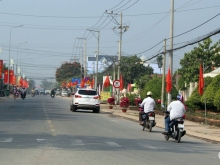 nhà đẹp đất rộng có sân đỗ xe mặt tiền đt 838 ngay chợ tho mo