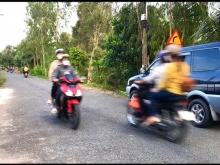 CHÍNH CHỦ BÁN ĐẤT TẶNG NHÀ MẶT TIỀN ĐƯỜNG HUYỆN 40