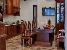 Cho thuê nhà nguyên căn mặt tiền đường Phan Đình Phùng. P2. Q. PN