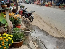 đất nền có sẵn thổ giá ngộp đức huệ