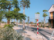 Người thân chuyển vào Nam cần bán gấp lô kề góc đẹp ngay nhà hàng, trường học.