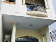 Nhà trống giao ngay: nguyên căn 200m2 MT đường Trường Sơn sân bay