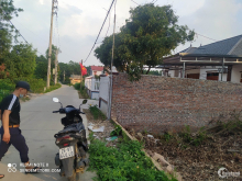 Lô đất siêu đẹp vuông vắn 2 mặt tiền bám hồ Suối Hai 400m2 đường lớn