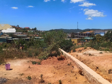 Cần bán gấp đất nền xây biệt thự hoặc nhà nghỉ tại trung tâm thị trấn lạc duong