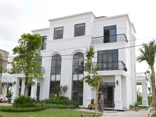 Em đang cần bán gấp căn biệt thự sân golf ở Củ Chi