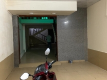 Chủ cần ra gấp nhà mặt tiền đường chính , trung tâm hành chính