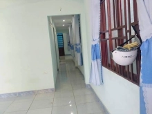 Nhà gác lững 291 Nguyễn Văn Cừ cách đường chính khoảng 70m.