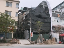 Cho thuê nhà mặt phố Tây Hồ, 2 Văn Cao: 55m, 5T, thông sàn: 65 tr/th. 0944828386