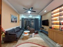 Bán nhà Hai Bà Trưng 32 m2 5 tầng mặt tiền 4.3m ô tô đỗ cửa chưa đến 4 tỷ