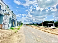 Hot Hot Hot ! Chỉ còn 1 sản phẩm duy nhất tại mặt tiền Suối Cầu Đúc