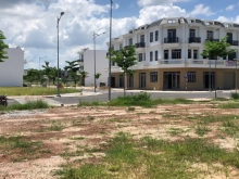 Mình chuyển về quê sống, nên Bán căn nhà 2 lầu ở Phú Chánh. Giá 2,5 tỷ