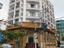 Cần cho thuê gấp mặt bằng tầng trệt tòa nhà lớn nhất khu Cư Xá Ngân Hàng, quận 7