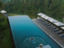 Cho Thuê Góc 2 MT 130 Hai Bà Trưng, Quận 1, 19x19m - 0933644449