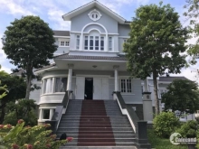 Bán biệt thư có Ví trí nhà nằm trên đồi, view gần hết Tp. Đà Lạt, nằm giữa 2 rừn