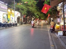 Bán nhà mặt đường Chợ Hàng, ngang hơn 5m