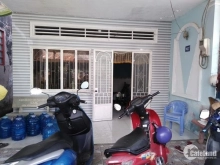 Nhà cấp 4, sân trước hàng rào chắc chắn,  Phường 3,