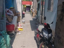 Nhà tạm đầu Hẻm đối diện trường Lê Văn Tám,