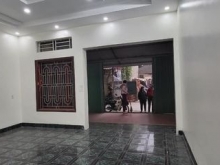 BÁN NHÀ 3 TẦNG ĐẸP giá cực hợp lý p. Nam Ngạn