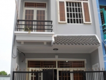 Gia đình cần bán căn nhà măt tiền giá rẻ