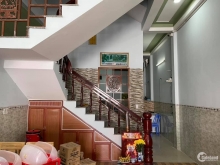  Nhà mặt tiền quốc lộ 1 giá rẻ, 2 tầng và 1 sân thượng cho gia đình nhỏ ở