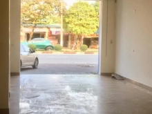 Em có căn nhà 2 tầng mặt đường Nguyễn Trãi cần bán : Diện tích : 75,6m2