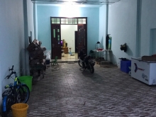 Vợ chồng già muốn bán lại căn nhà đang ở và lô đất để về quê giá đầu tư ngay chợ