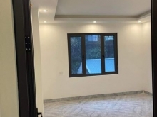 Chính chủ bán căn nhà 2 tầng đẹp cao xanh . Có sân rộng làm chỗ để ô tô