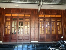 Bán nhà trên đường Phạm Văn Đồng. Gần chợ, bệnh viện, trường học.