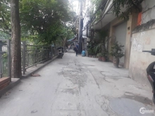 Bán mảnh đất mặt hồ Quan Nhân. DT 100m2, mặt tiền 5m, ngõ 4m, giá 11,7 tỷ