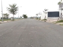 Chỉ vơiz DT: 4x20m2, hướng bắc, đường nhựa nhìn sang khu dân cư