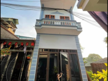 Gia đình cần bán ngôi nhà và mảnh đất thổ cư. Tổng diện tích 119m2Mặt tiền 9.5m