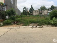 Rất hiếm khi ai bán đất mặt đường, vì cho thuê cũng có tiền, chủ nhà cần xử lý