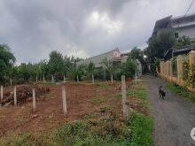 Đất đẹp, 61m2, mặt tiền 4, đường rộng ô tô 4 chỗ vào tận nhà khu đông dân cư,