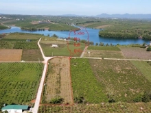 Góc cần bán lô đất với 3 mặt tiền