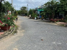- mặt tiền đường 4.5m dài 18m (đất o tai nong thon) đất 2 mặt tiền đường