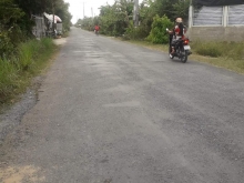 Diện tích: 246m2 => ngang: 5.2m nở hậu 7.7m, dài: 41m => có 50m2 thổ cư