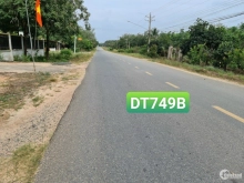 Đất sào Dầu Tiếng - Bình Dương giáp Bến Cát , Chơn Thành .