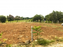 Cần bán lô đất 2 mặt tiền đường hiện hữu, có sẵn 80m2 thổ cư và rào lưới B40.