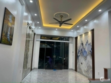 Bán nhà 3 tầng ngõ phố Hàn Thương, ph Cẩm Thượng, TP HD, 90m2, 3 ngủ, gara ô tô