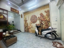 Bán nhà 3.5 tầng mặt phố Nguyễn Hữu Cầu, ph Ngọc Châu, TP HD, 4 phòng, mt 4m, KD