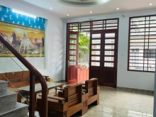 Bán nhà 3 tầng mặt phố gần hồ Bạch Đằng, TP HD, 82.5m2, mt 5.68m, hướng tây, giá