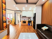 Giảm gần 1 tỷ, chủ cần bán gấp siêu phâm Cầu Giấy 97m2, 3Pn, lô góc, tặng nội th