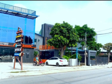 Toà nhà văn phòng 4 tầng thang máy 669m2 vị trí đẹp Đào Trí