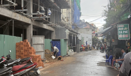 Bán gấp , nhà cũ tiện xây CHDV, 320 m2 ,hẻm thông Lý Phục Man,Tân Thuận