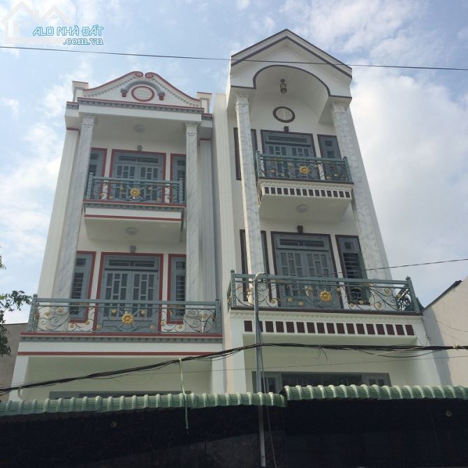 Bán nhà 1 trệt Lững 2 lầu 4x15m giá 3.95 tỷ, đường 8m Nguyễn Anh Thủ , P. HT, Q12.