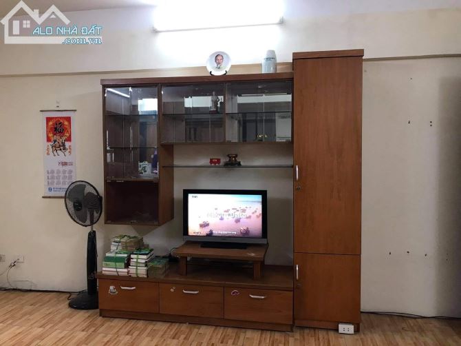 Cho thuê chung cư ở hoàng hoa thám 68m2, 2 ngủ, full nội thất, điện nước giá nhà nước (Tin Hết Hạn) 