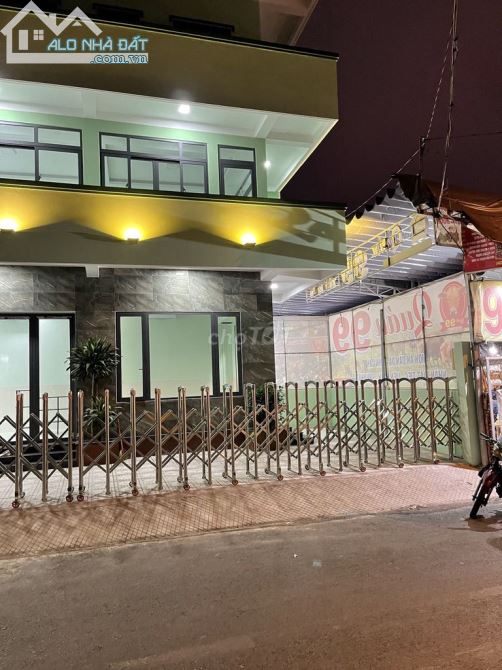 Cho thuê mặt tiền Trần Cao Vân, Q3 8 x 15m. 1 lầu. Giá: 45tr.  
