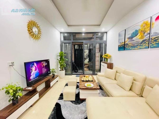 Bán nhà riêng, Ô tô, phố Khương Trung, nội thất VIP, dt 41m2x5t, mt 3.8m, 3.99 tỷ  